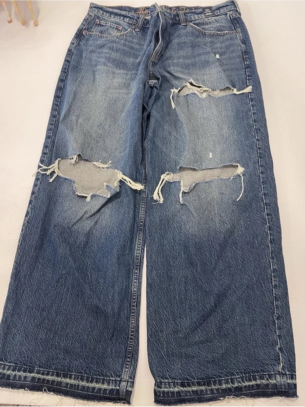 Abercrombie & Fitch Women's Curve Love  Distressed Jeans Size 31 Ultra Loose